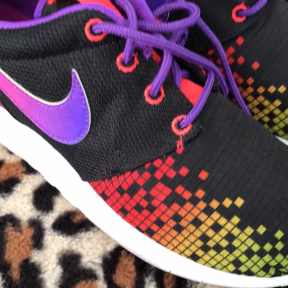 Nike 6.5 youth tennis shoe worn once - Picture 2 of 5